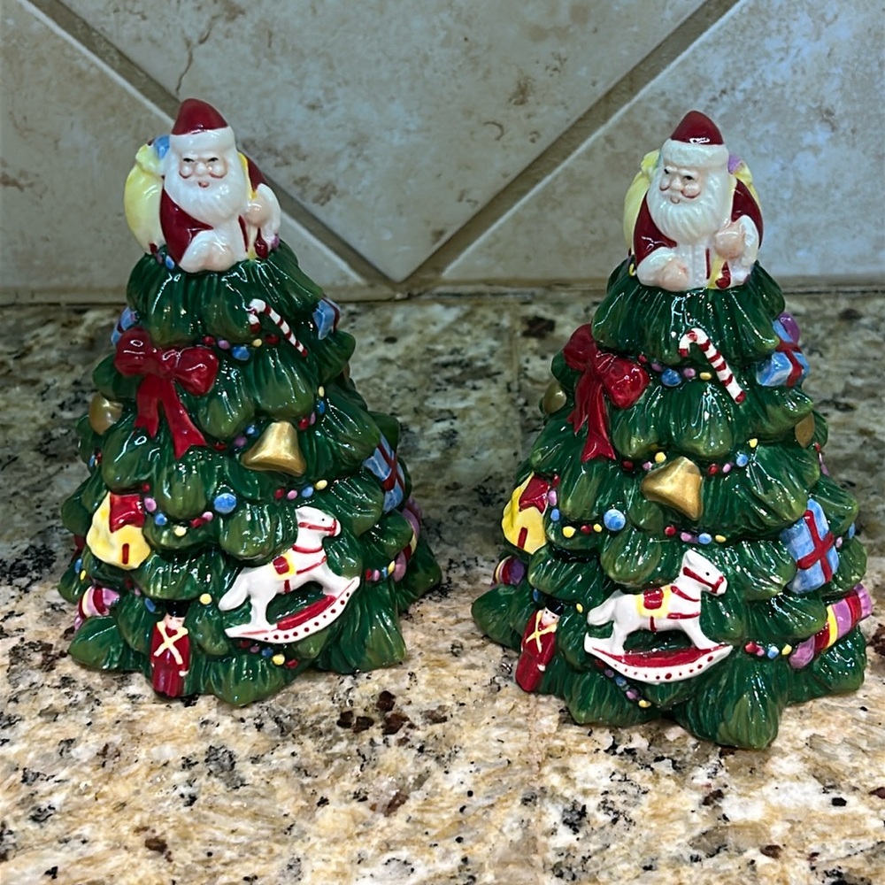 Spode Christmas Tree Santa Salt and‎ Pepper Shakers Holiday Decor 4.75”